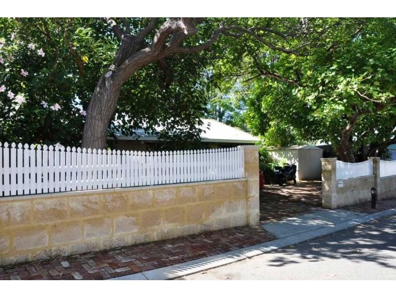 2 Mulberry Farm Lane, White Gum Valley WA 6162