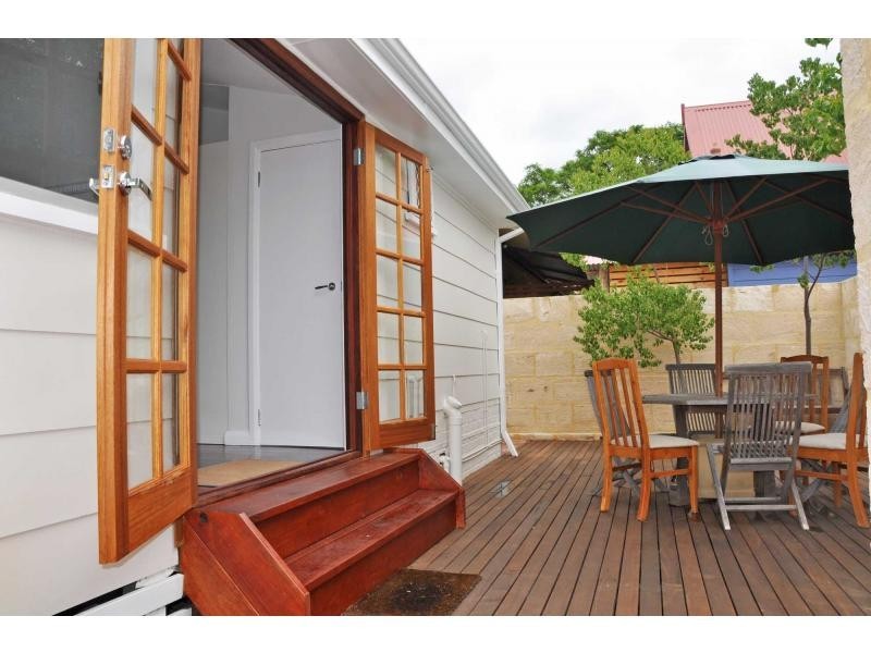 28 Chadwick Street, Hilton WA 6163