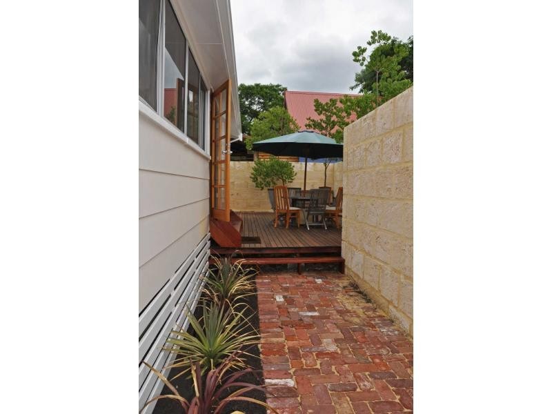 28 Chadwick Street, Hilton WA 6163