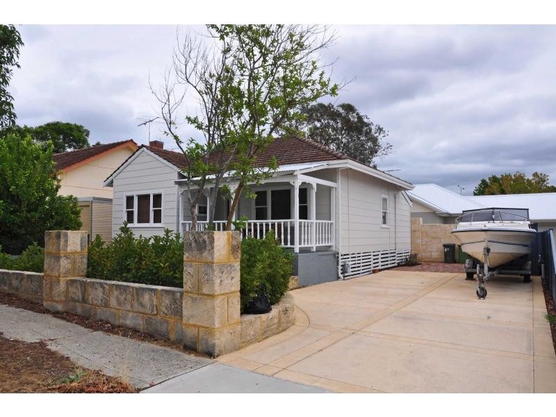 28 Chadwick Street, Hilton WA 6163