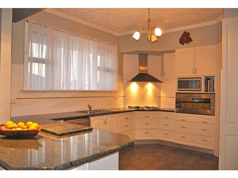 2 Mather Road, Beaconsfield WA 6162