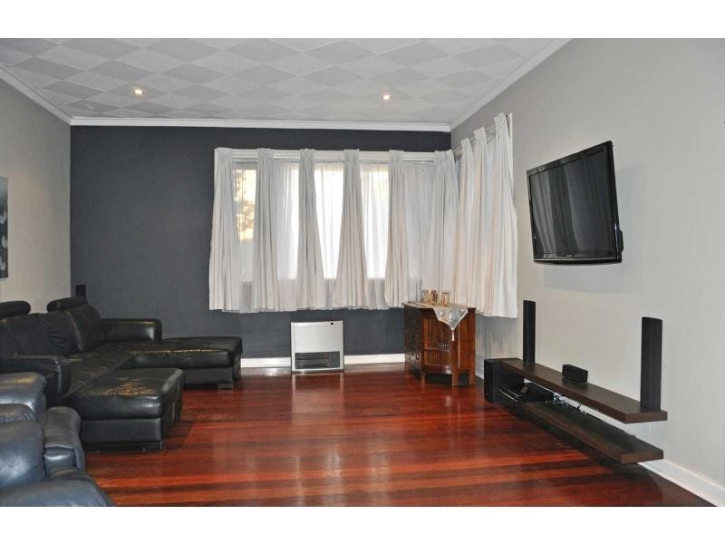 2 Mather Road, Beaconsfield WA 6162