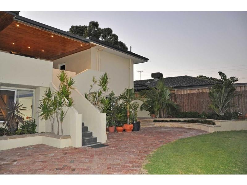 2 Mather Road, Beaconsfield WA 6162