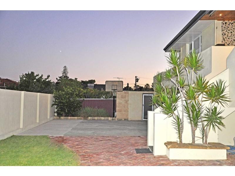 2 Mather Road, Beaconsfield WA 6162