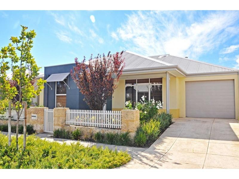 6 Angelica Way, Atwell WA 6164