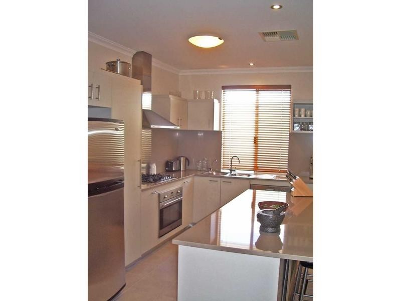 6 Angelica Way, Atwell WA 6164