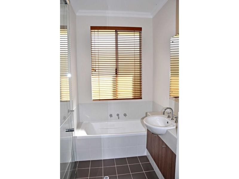 6 Angelica Way, Atwell WA 6164