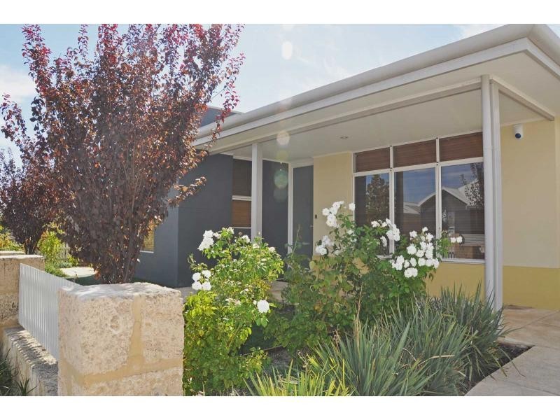 6 Angelica Way, Atwell WA 6164