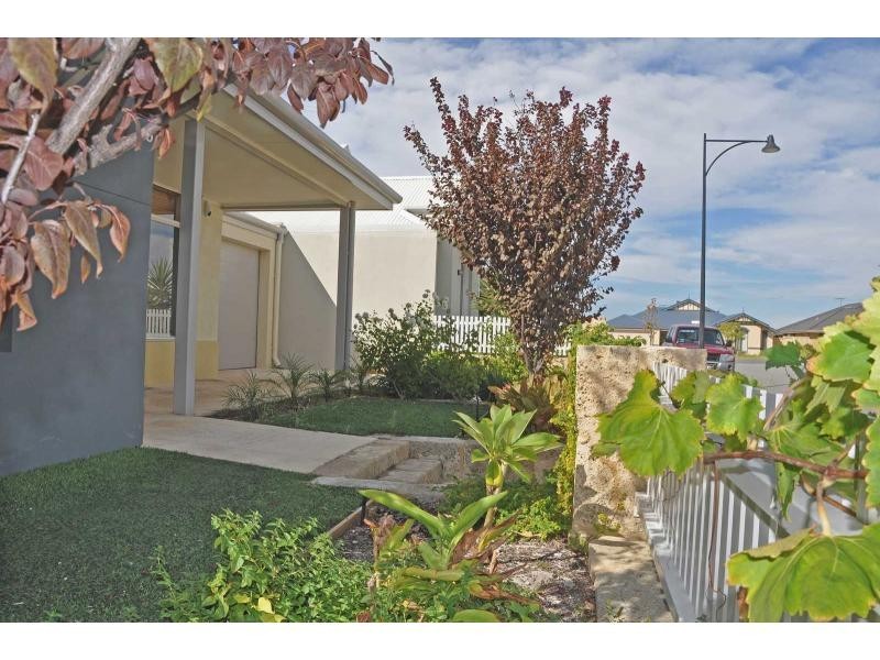 6 Angelica Way, Atwell WA 6164