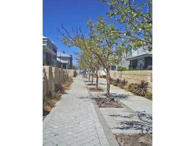 6 Angelica Way, Atwell WA 6164