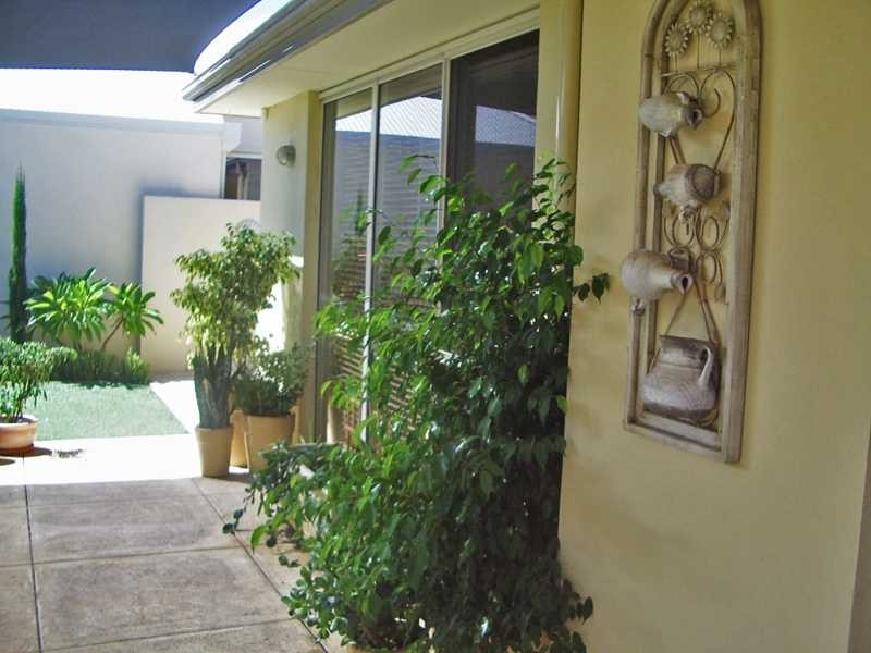 6 Angelica Way, Atwell WA 6164