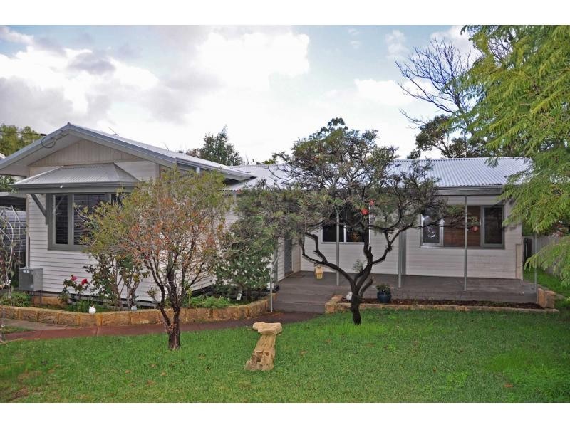 27 Harwood Street, Hilton WA 6163