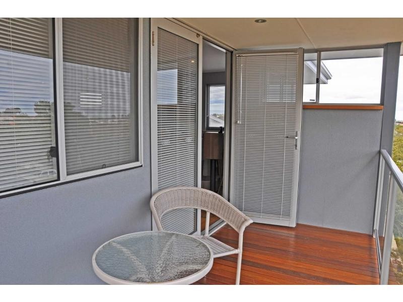 17 Noel Street, Hilton WA 6163