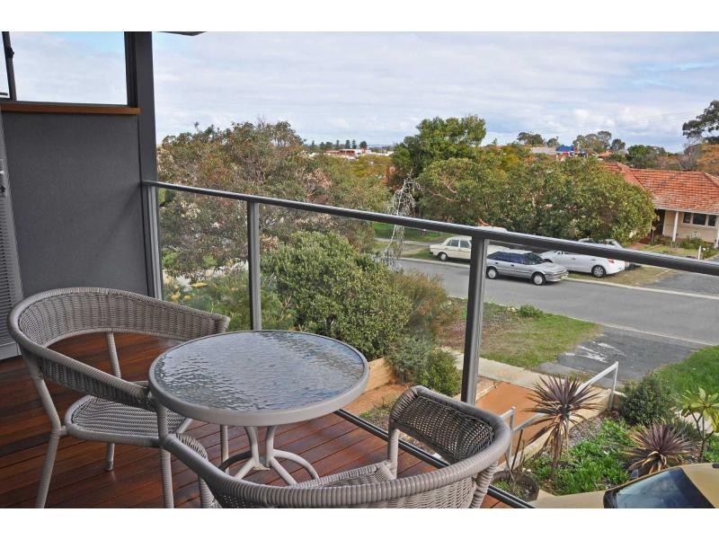 17 Noel Street, Hilton WA 6163