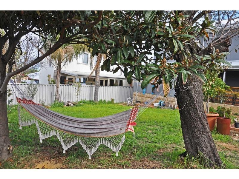 17 Noel Street, Hilton WA 6163