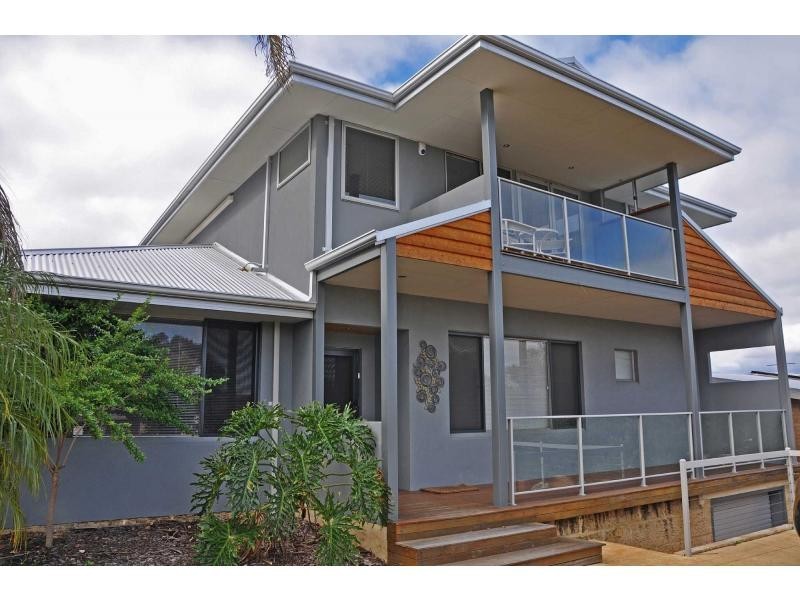 17 Noel Street, Hilton WA 6163