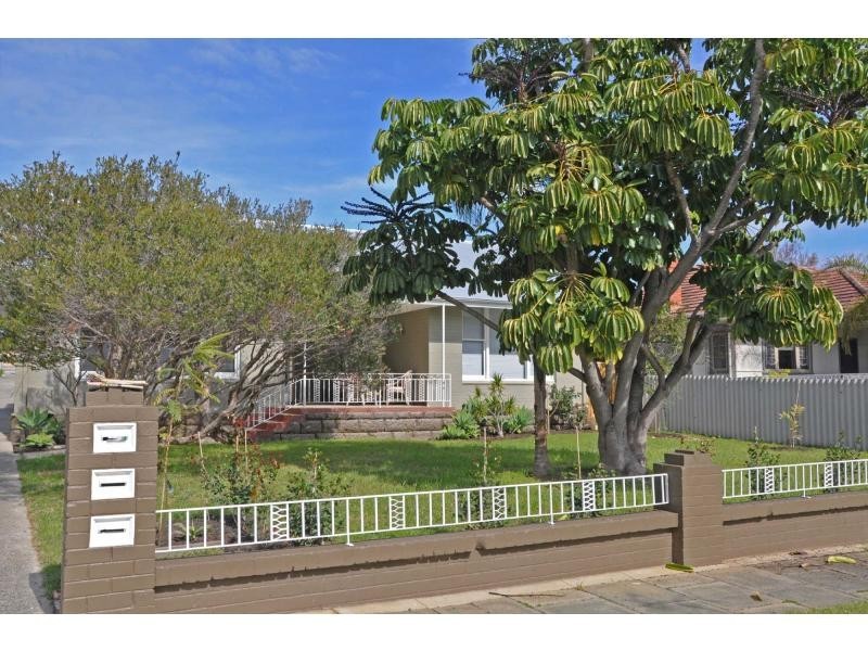 121A Watkins Street, White Gum Valley WA 6162