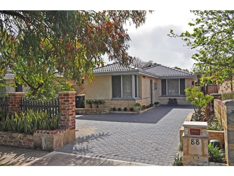 88 Samson Street, White Gum Valley WA 6162