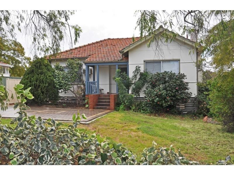 12 Oldham Crescent, Hilton WA 6163