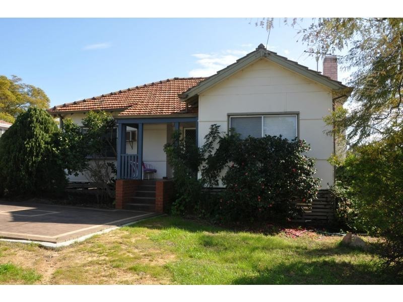 12 Oldham Crescent, Hilton WA 6163