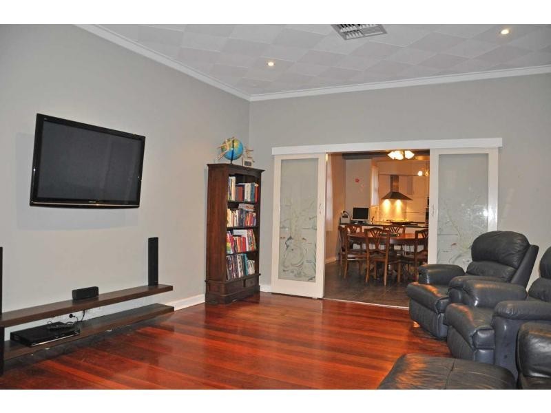 2 Mather Road, Beaconsfield WA 6162