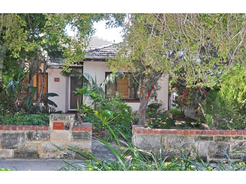 12 Lee Avenue, Hilton WA 6163