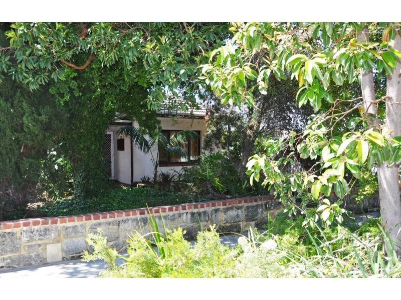 12 Lee Avenue, Hilton WA 6163