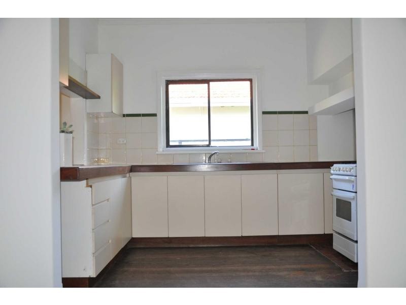 12 Lee Avenue, Hilton WA 6163