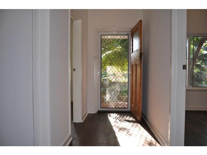 12 Lee Avenue, Hilton WA 6163