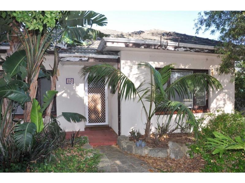 12 Lee Avenue, Hilton WA 6163