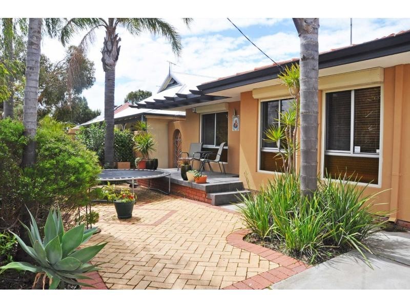 22 Stokes Street, White Gum Valley WA 6162