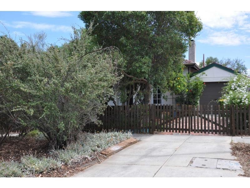 2B Rennie Crescent, Hilton WA 6163