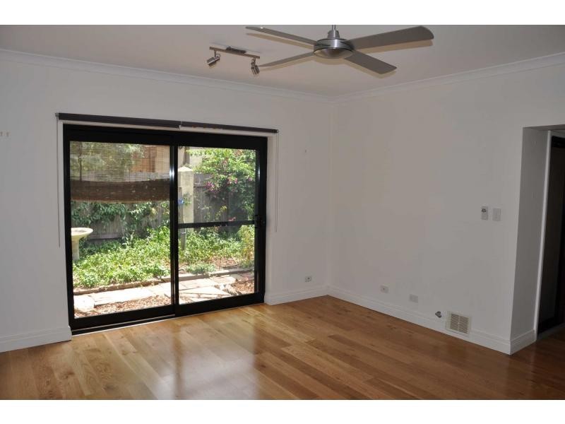 2B Rennie Crescent, Hilton WA 6163