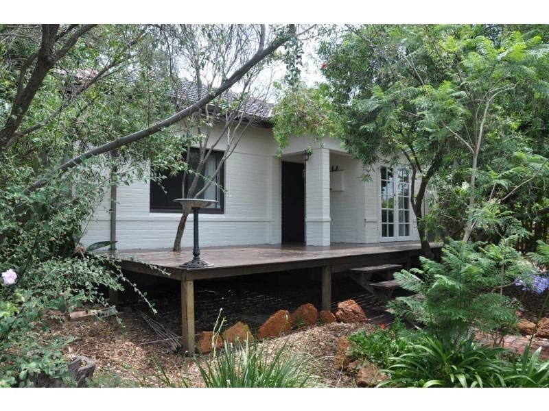 2B Rennie Crescent, Hilton WA 6163