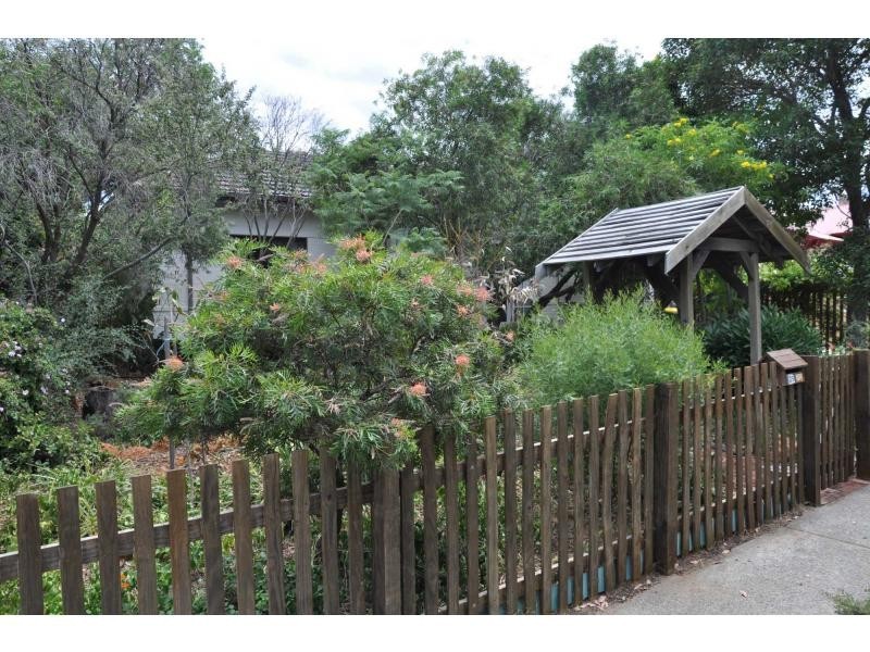 2B Rennie Crescent, Hilton WA 6163