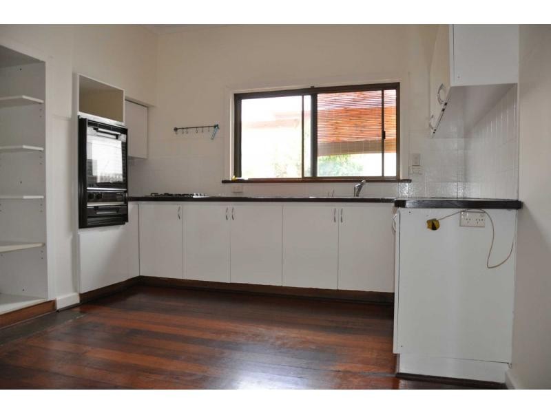 2B Rennie Crescent, Hilton WA 6163