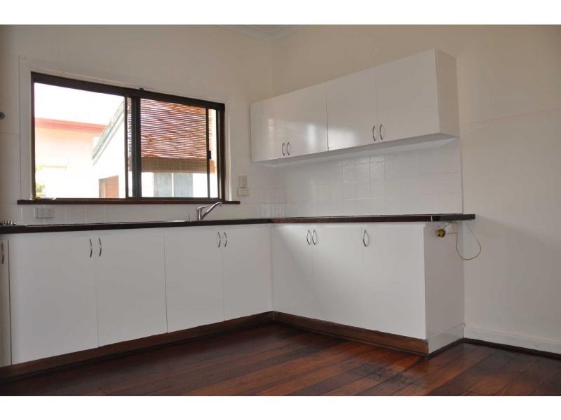 2B Rennie Crescent, Hilton WA 6163