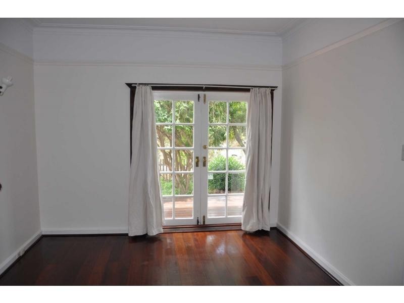 2B Rennie Crescent, Hilton WA 6163