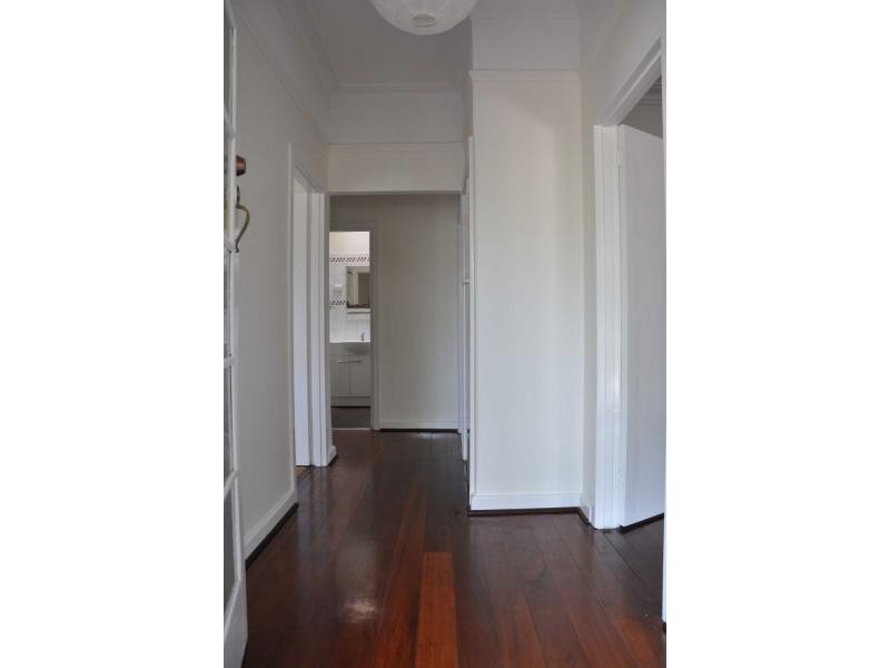 2B Rennie Crescent, Hilton WA 6163