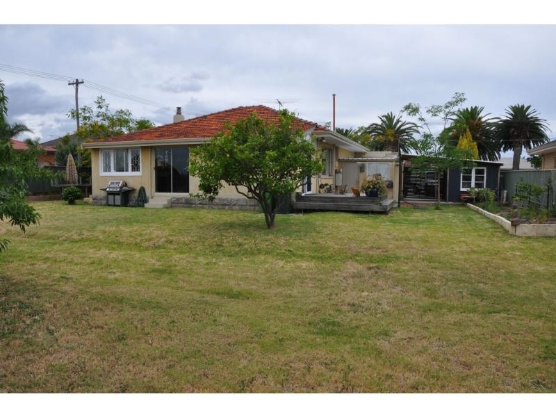 1 Tuart Street, Hamilton Hill WA 6163