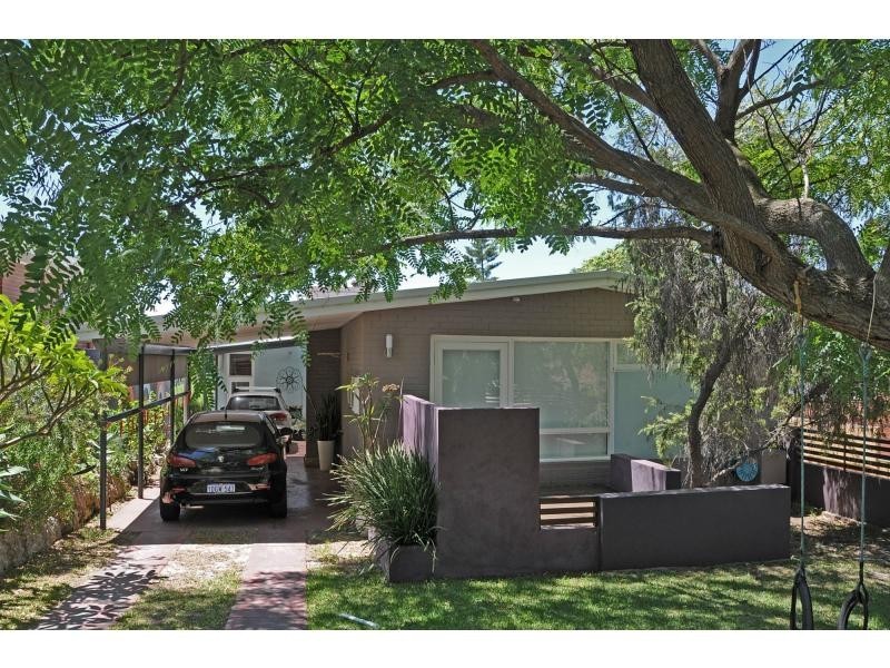 64 Samson Street, White Gum Valley WA 6162