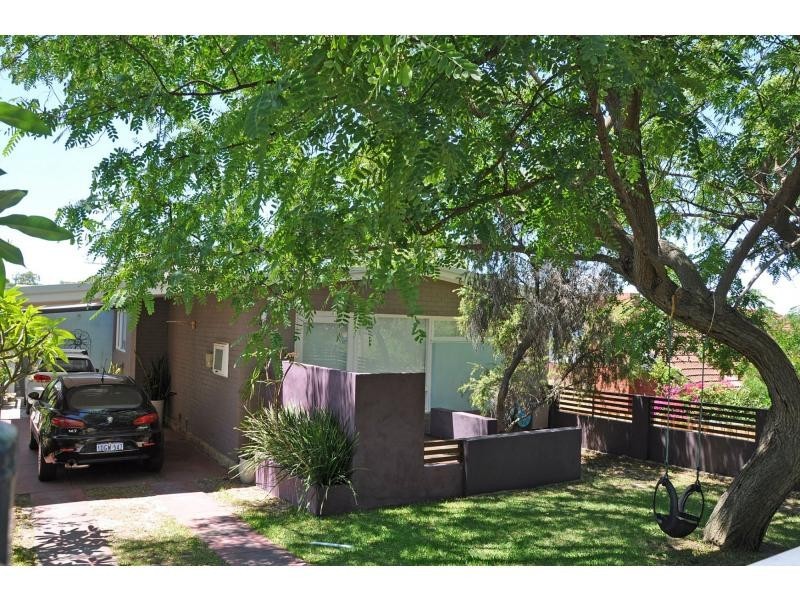 64 Samson Street, White Gum Valley WA 6162