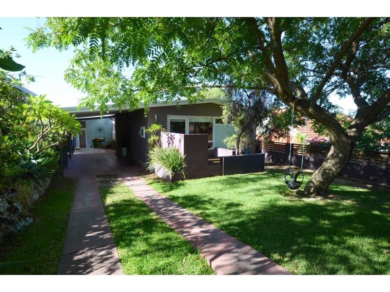 64 Samson Street, White Gum Valley WA 6162