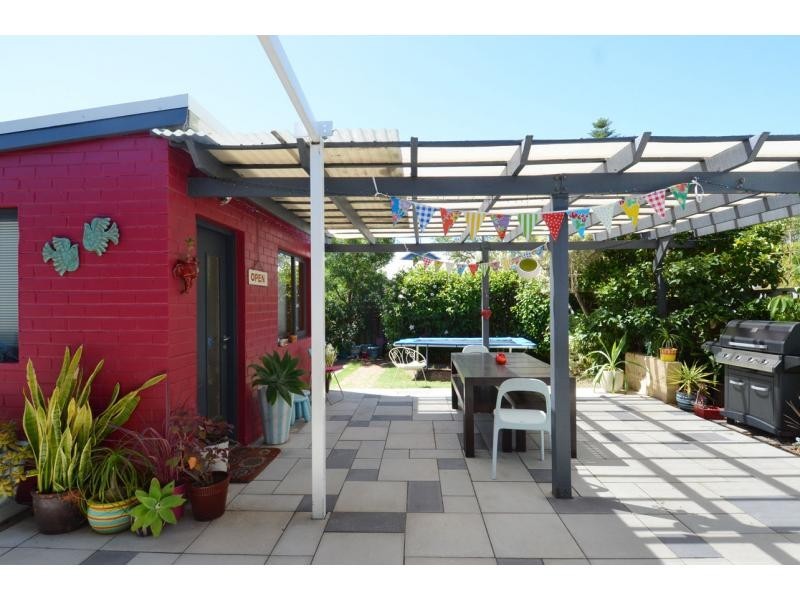 64 Samson Street, White Gum Valley WA 6162