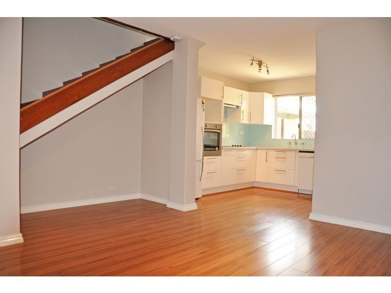 8/52 Samson Street, White Gum Valley WA 6162