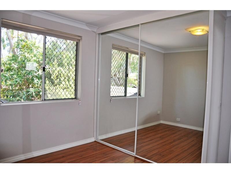 8/52 Samson Street, White Gum Valley WA 6162