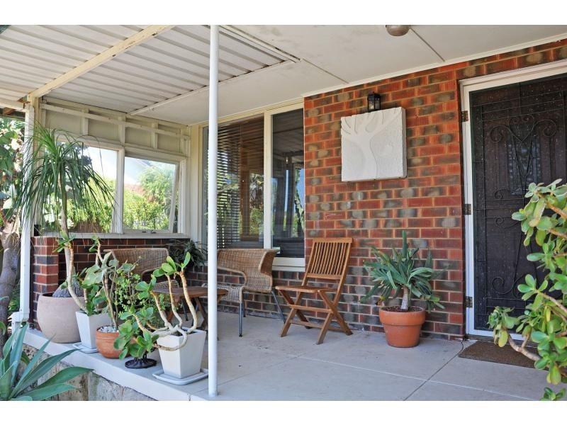 8 Hartley Street, Coolbellup WA 6163