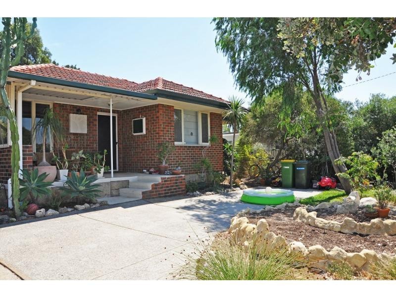 8 Hartley Street, Coolbellup WA 6163