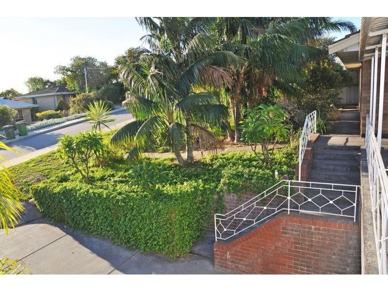 14 Deering Street, Beaconsfield WA 6162