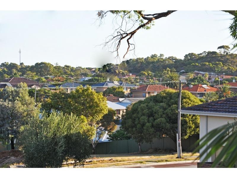 14 Deering Street, Beaconsfield WA 6162
